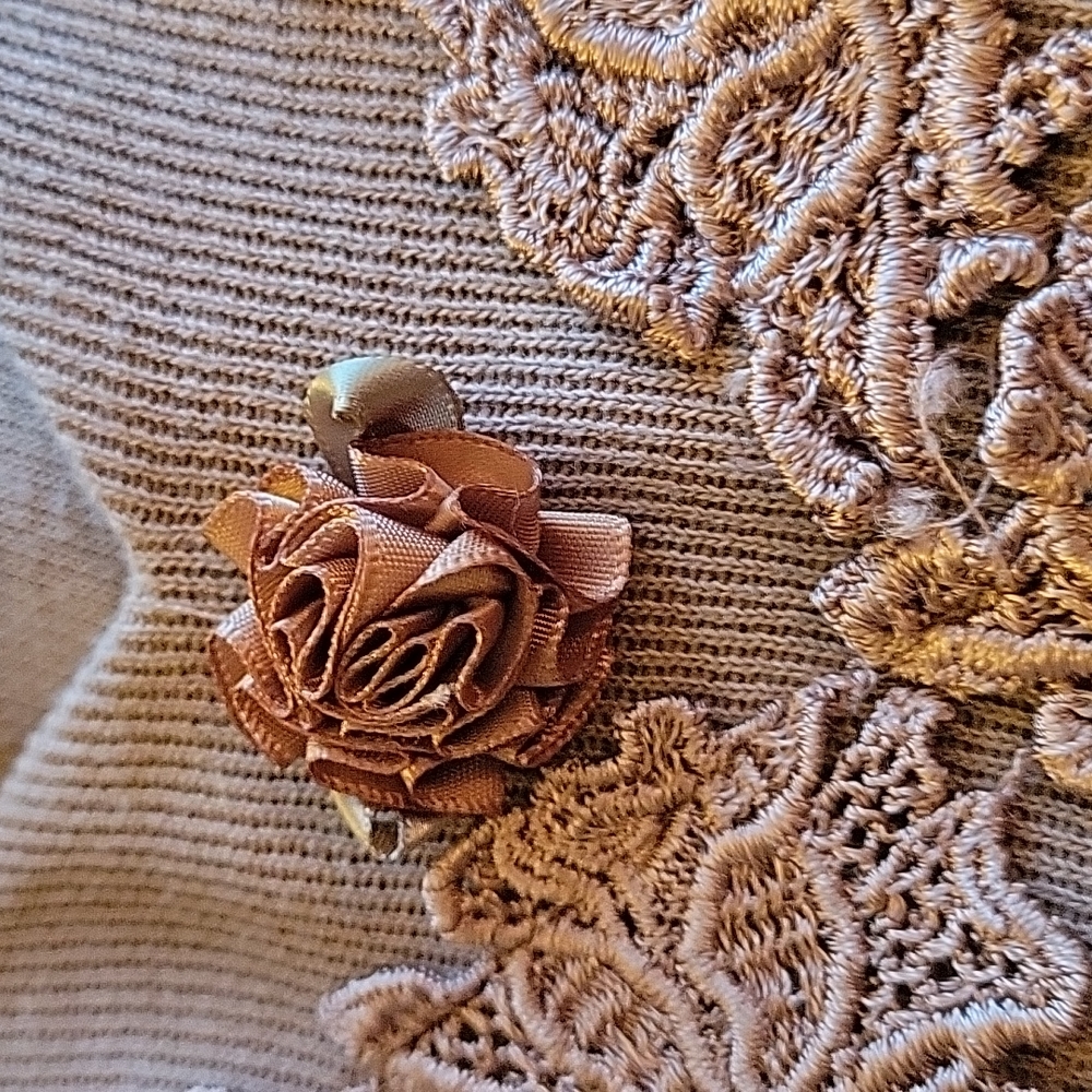 VINTAGE LACE TRIM TOP - Picture 4 of 4